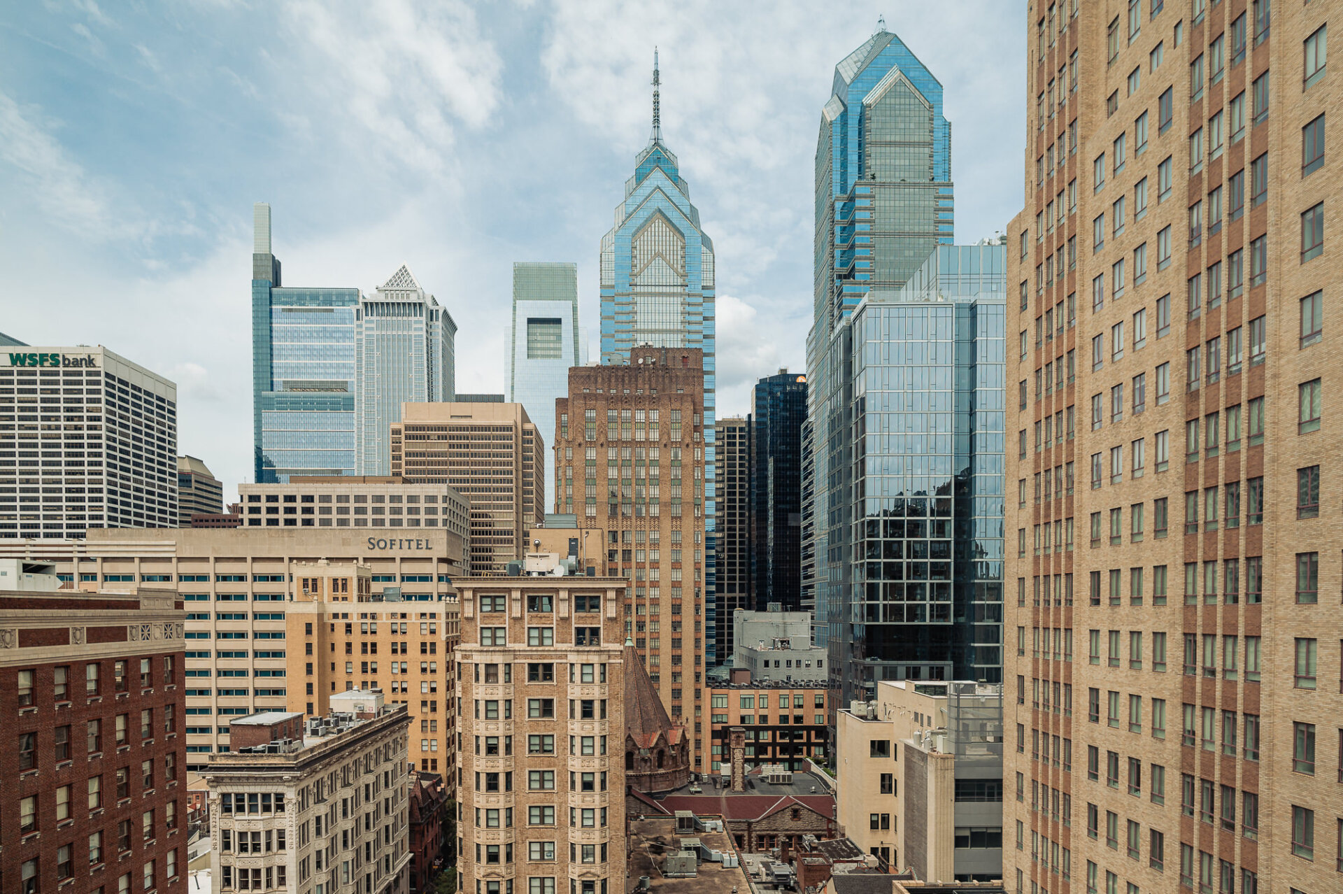 Philadelphia skyline view on the morning of the wedding at The Ben.